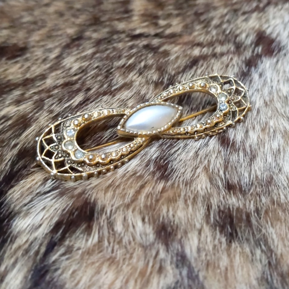 Cute brooch